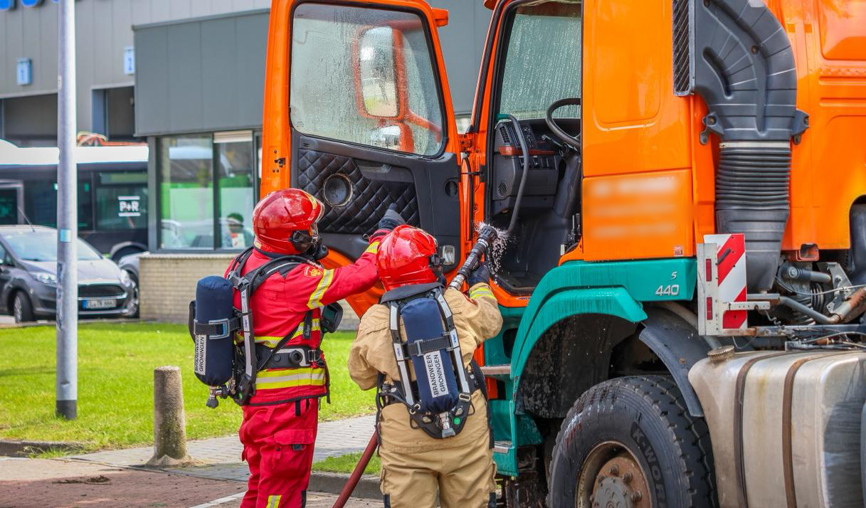 Brandweer maakt snel korte metten met brand in vrachtwagen in Oosterhoogebrug