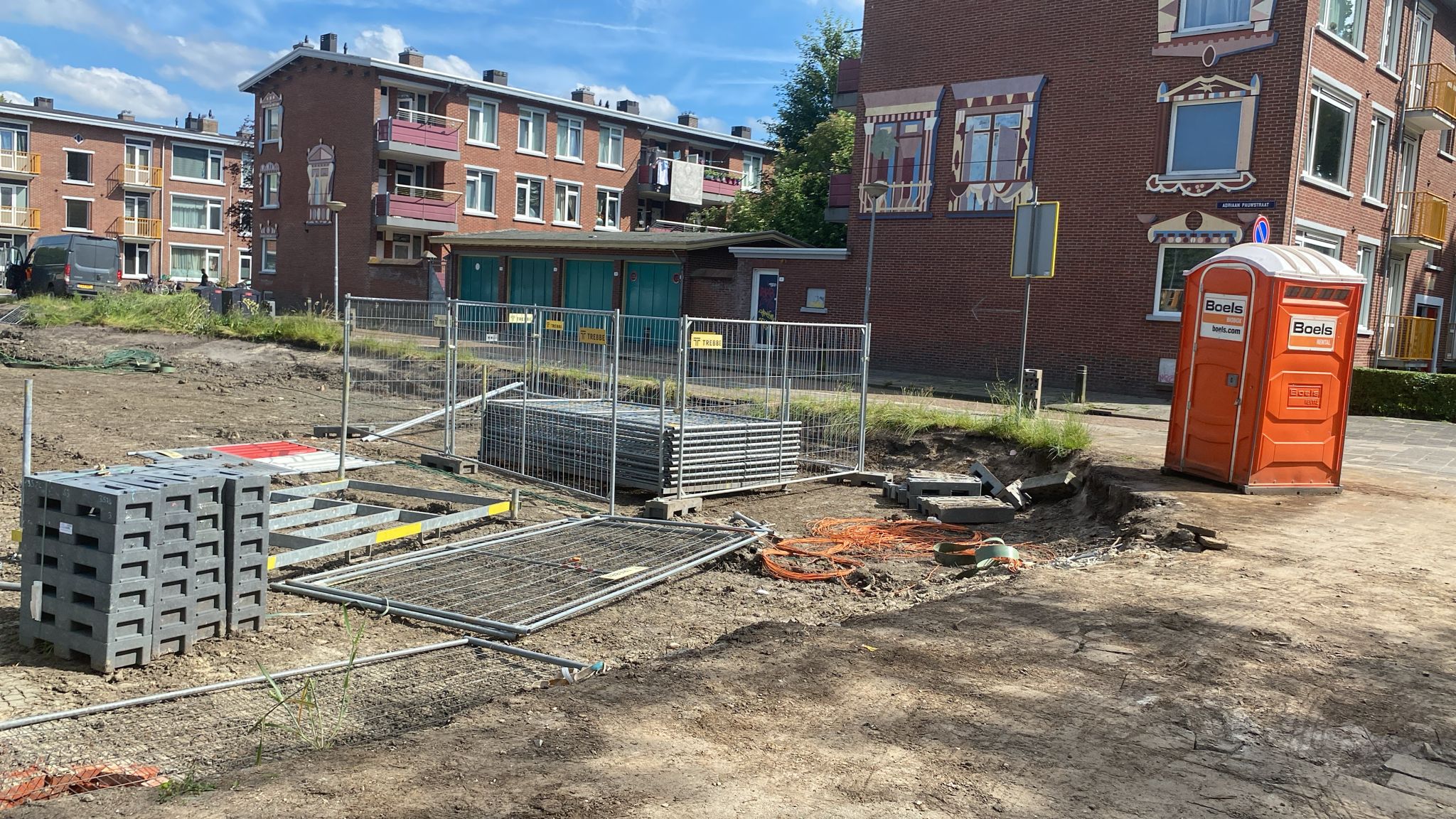 Gevaarlijk sloopterrein Asingastraat pas dagen na belofte afgesloten met hekken