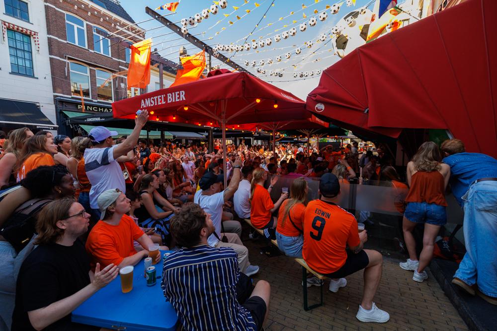 Groningen ziet Oranje op warme zomeravond met ruime cijfers van Zweden winnen: “Wat een feest” (foto