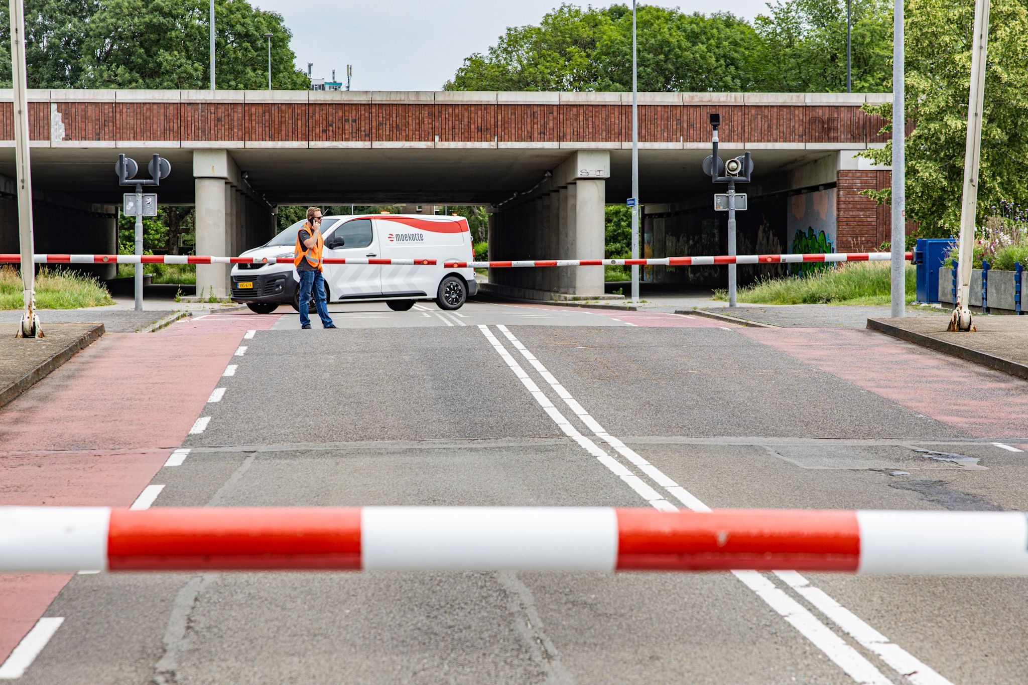 Van Iddekingebrug wil door hitte niet meer sluiten, verkeer moet omrijden