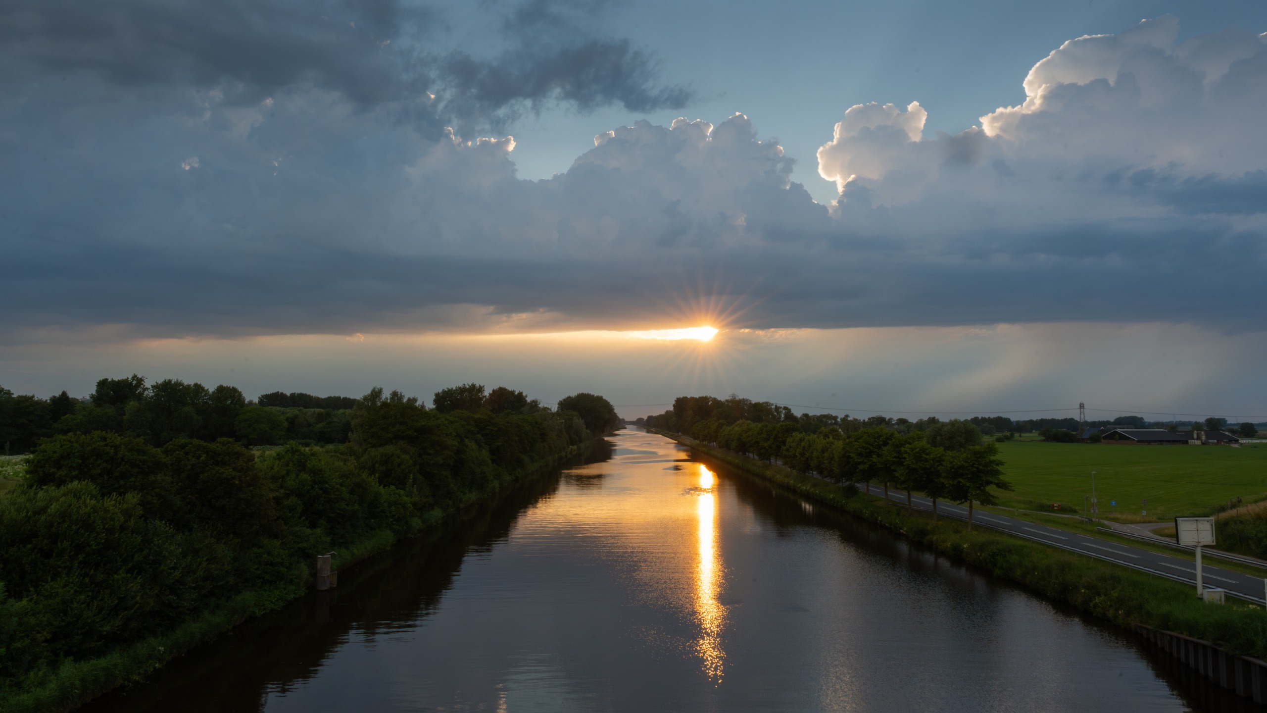 ‘Zondag broeierig warm, komende dagen meer bewolking en 24 graden’