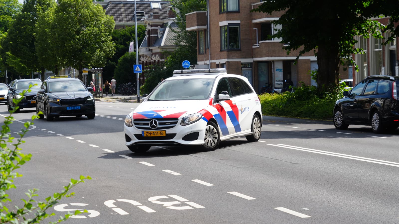 Letsel door botsing tussen twee auto’s op Hereweg