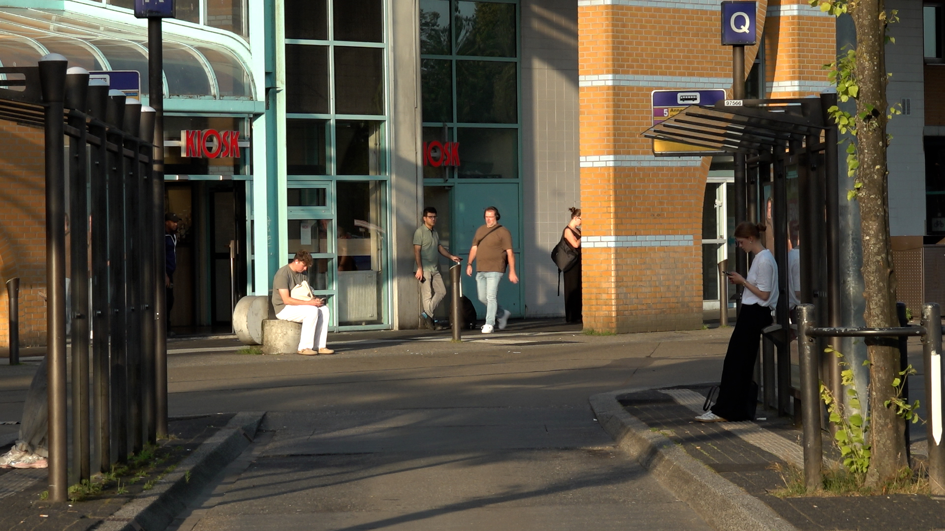 Tijdelijke staking OV woensdagochtend tot 8.00 uur: “Ik dacht alleen dat de treinen niet reden”