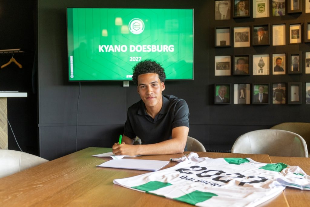 Kyano Doesburg tekent eerste profcontract bij FC Groningen