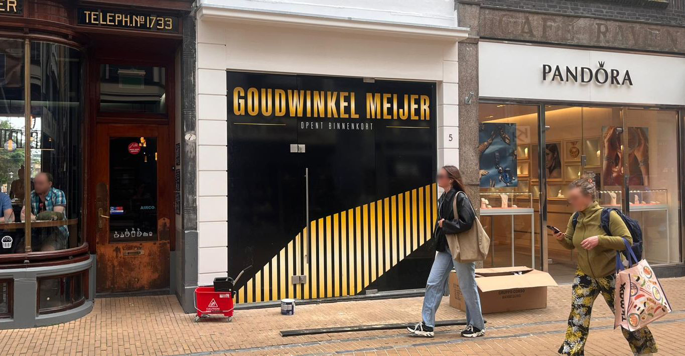 In dit pand aan de Herestraat komt binnenkort een fanshop van FC Groningen