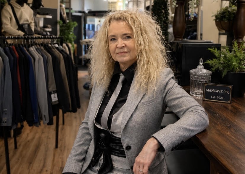 Winkel met designeroutfits voor schappelijke prijzen verhuist naar Oosterstraat: “Als ik nu geen ond