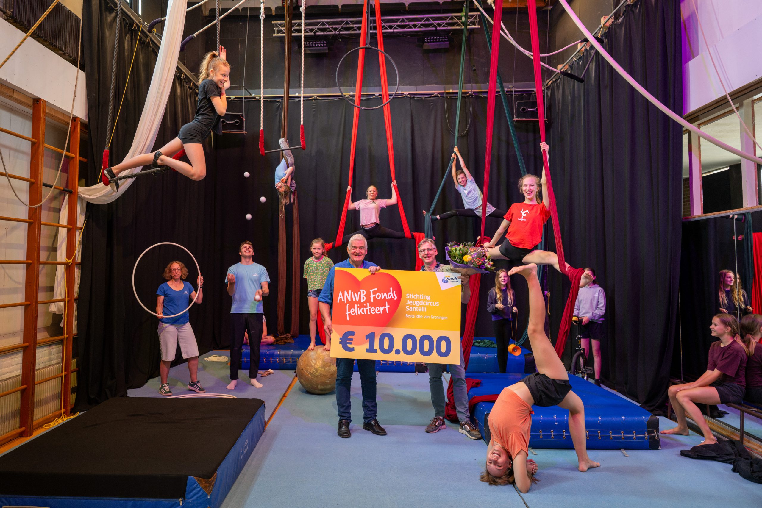 Jeugdcircus Santelli krijgt 10 duizend euro van ANWB Fonds