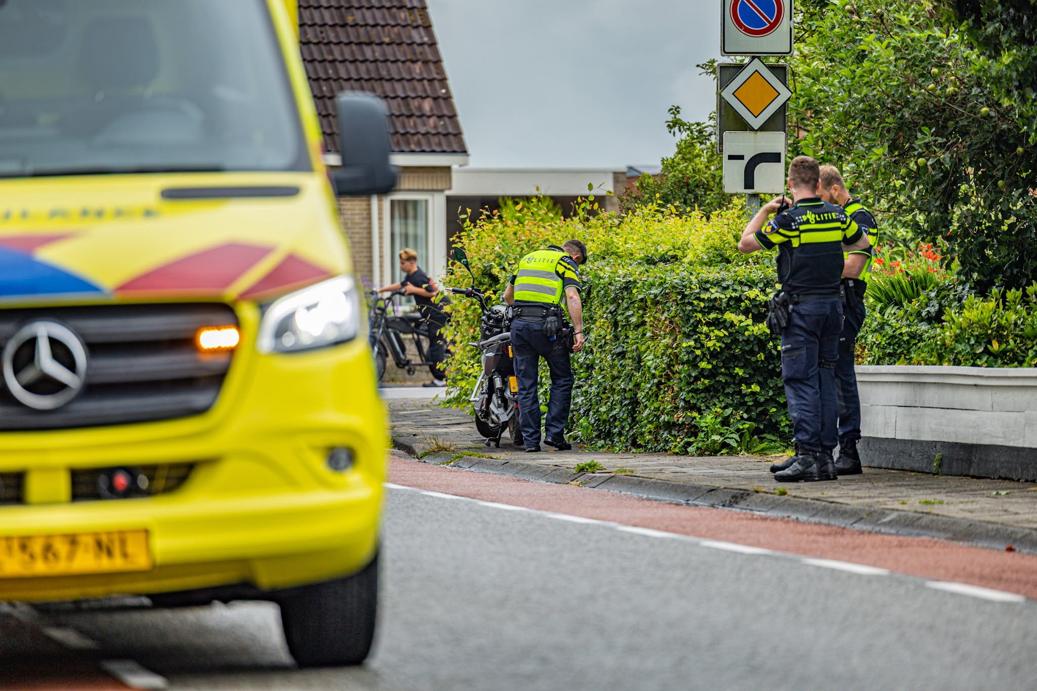 Scooterrijder gewond na val op Leegeweg in Hoogkerk