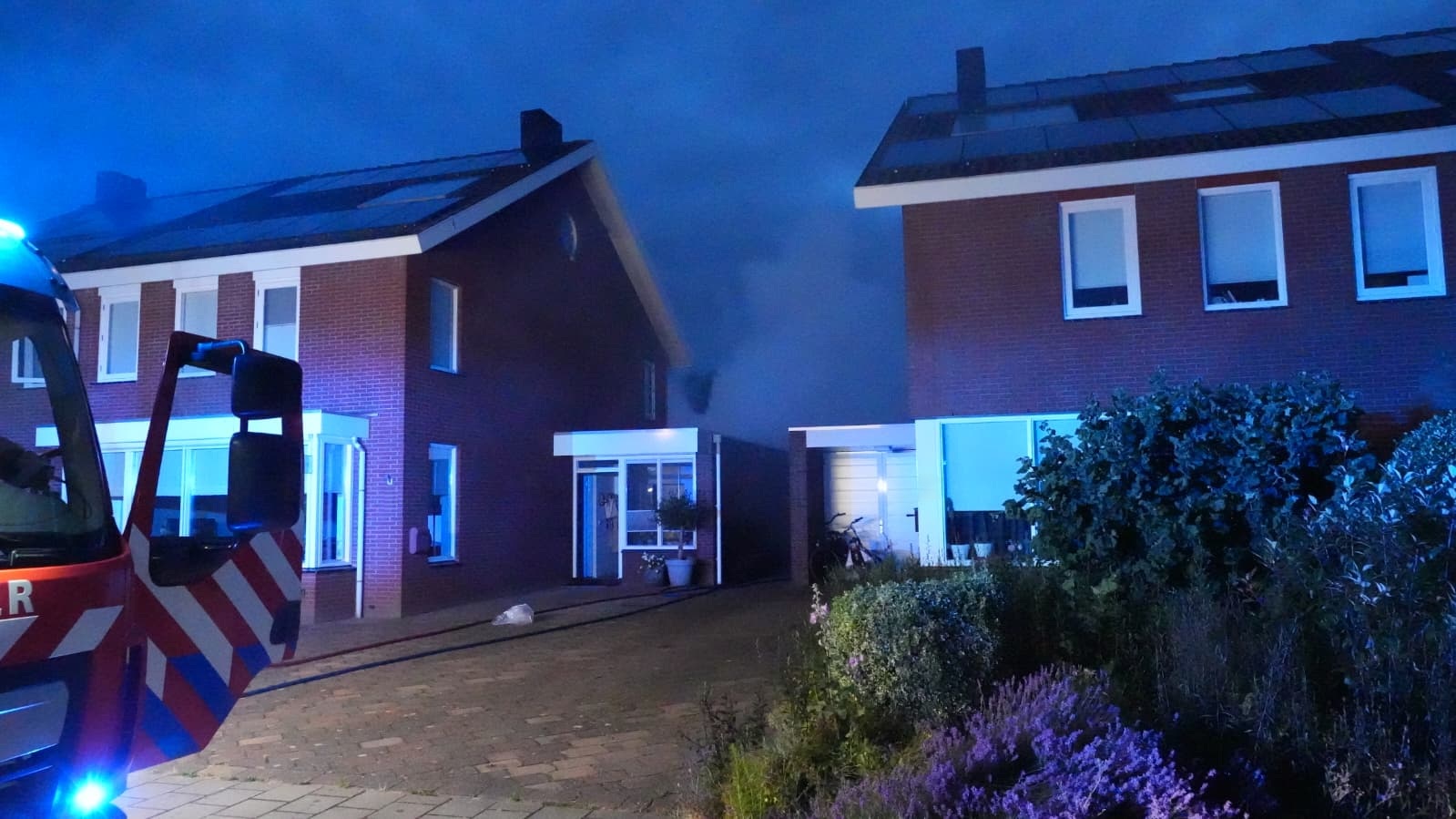 Forse rookontwikkeling bij brand in tuinhuisje in Gravenburg