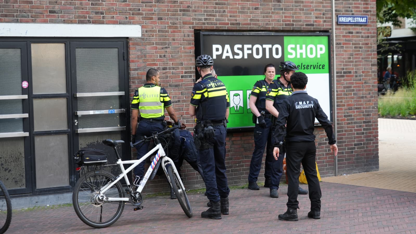 Bedelaar die voorbijgangers te lijf ging aangehouden bij Grote Markt