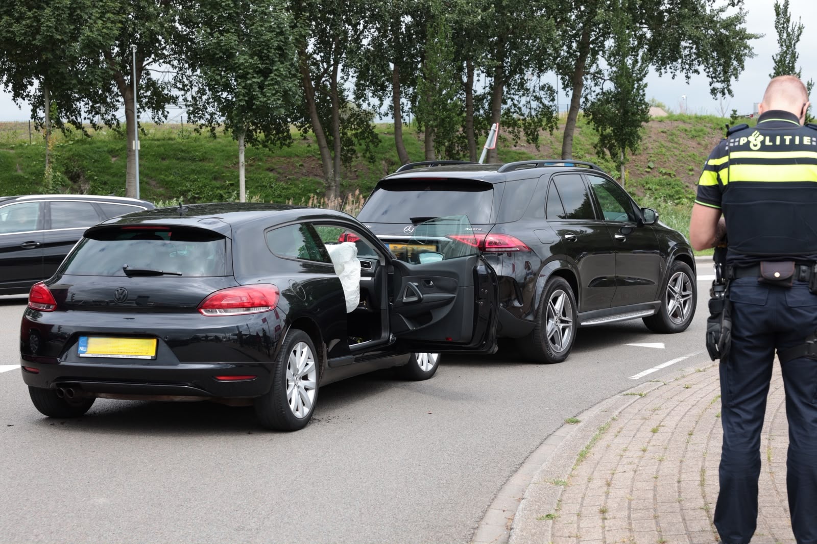 Automobilist botst achterop voorganger op Sint Petersburgweg