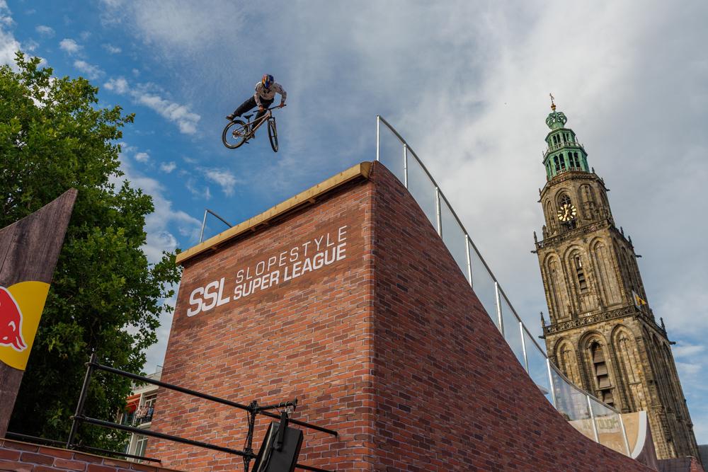 Tim Bringer wint Red Bull District Ride op Grote Markt, Alma Wiggberg wint bij de vrouwen