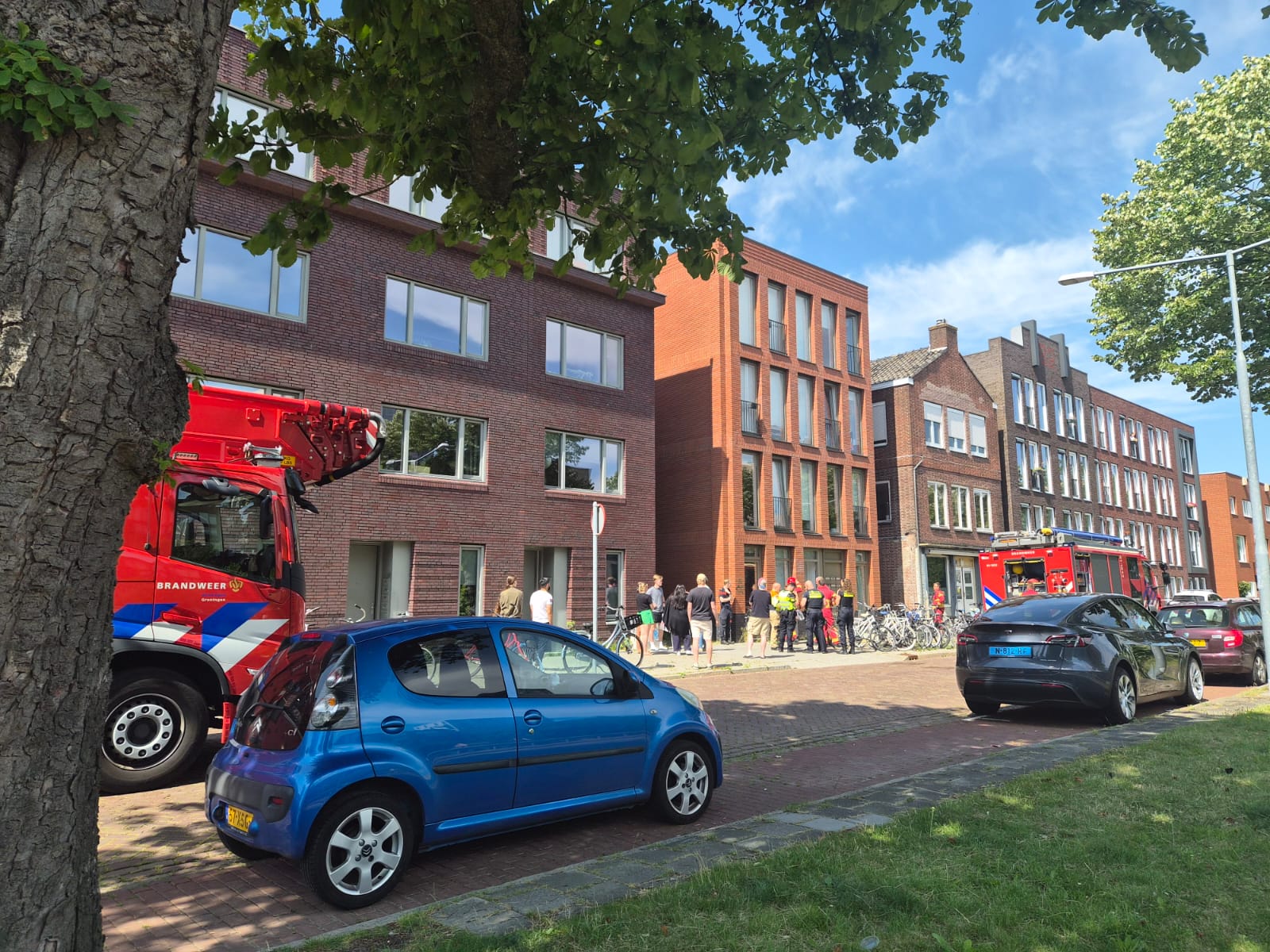 Brandweer in actie voor keukenbrand Oosterhamrikkade