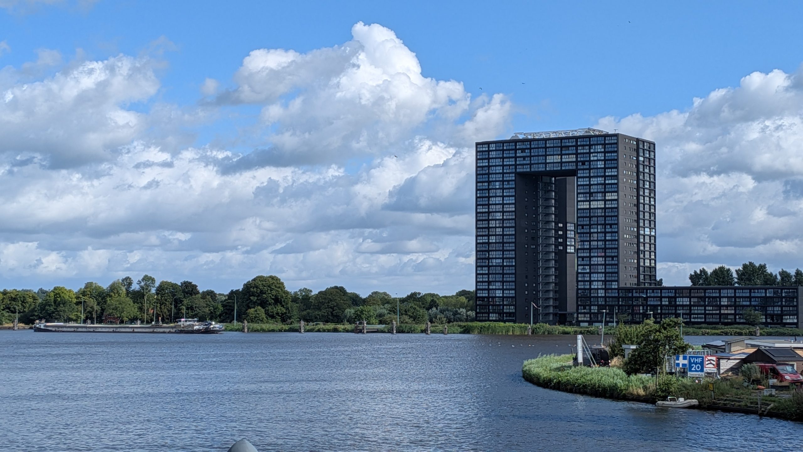 Vrijdag bewolkt met een buitje