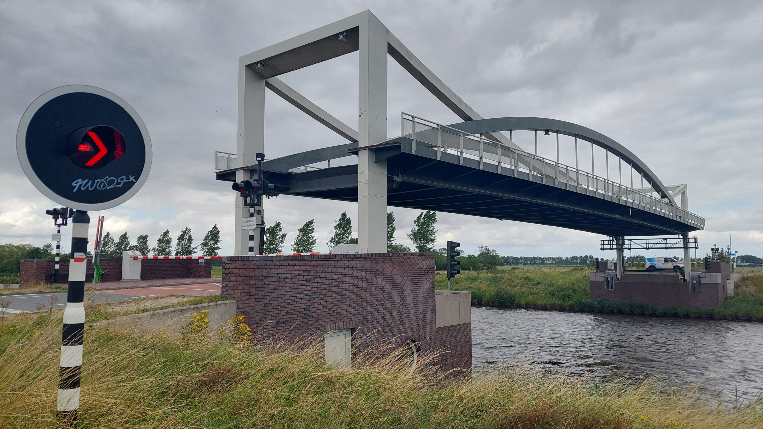 Probleem met Dorkwerderbrug blijkt complexer dan gedacht, afsluiting duurt voort