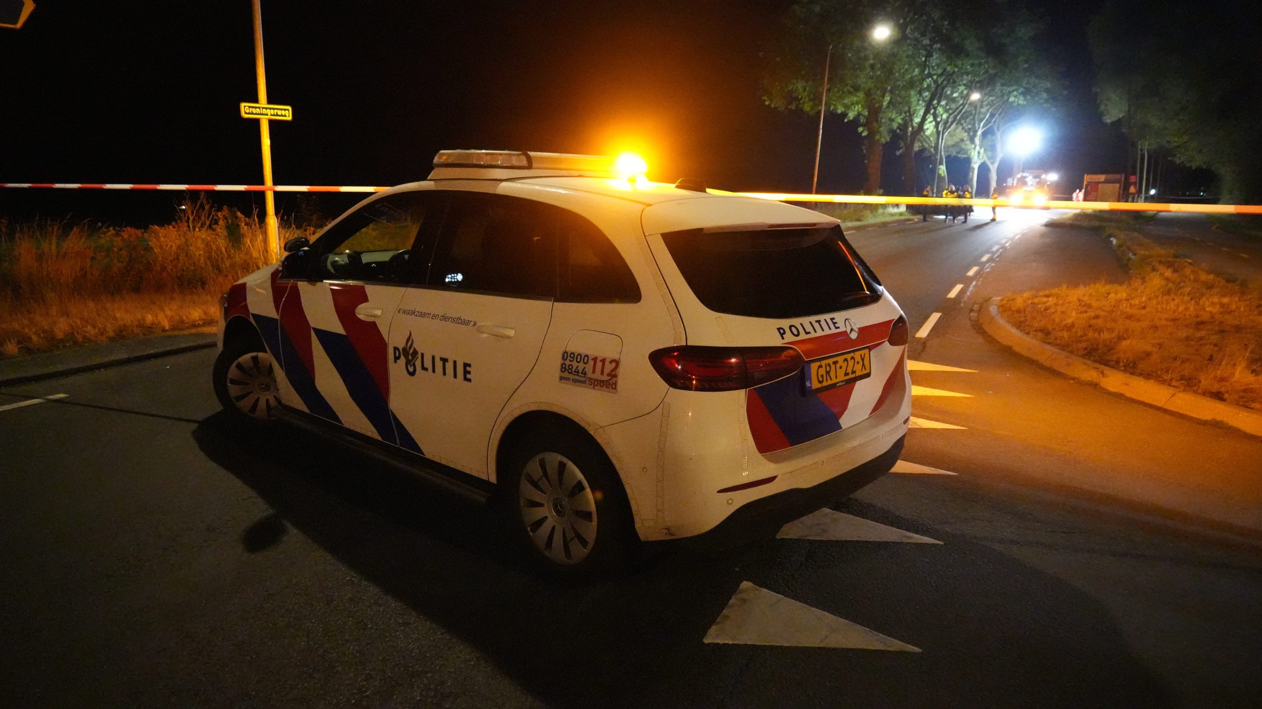 Ernstig ongeluk op Groningerweg bij Zuidwolde: auto vat vlam na botsing tegen boom
