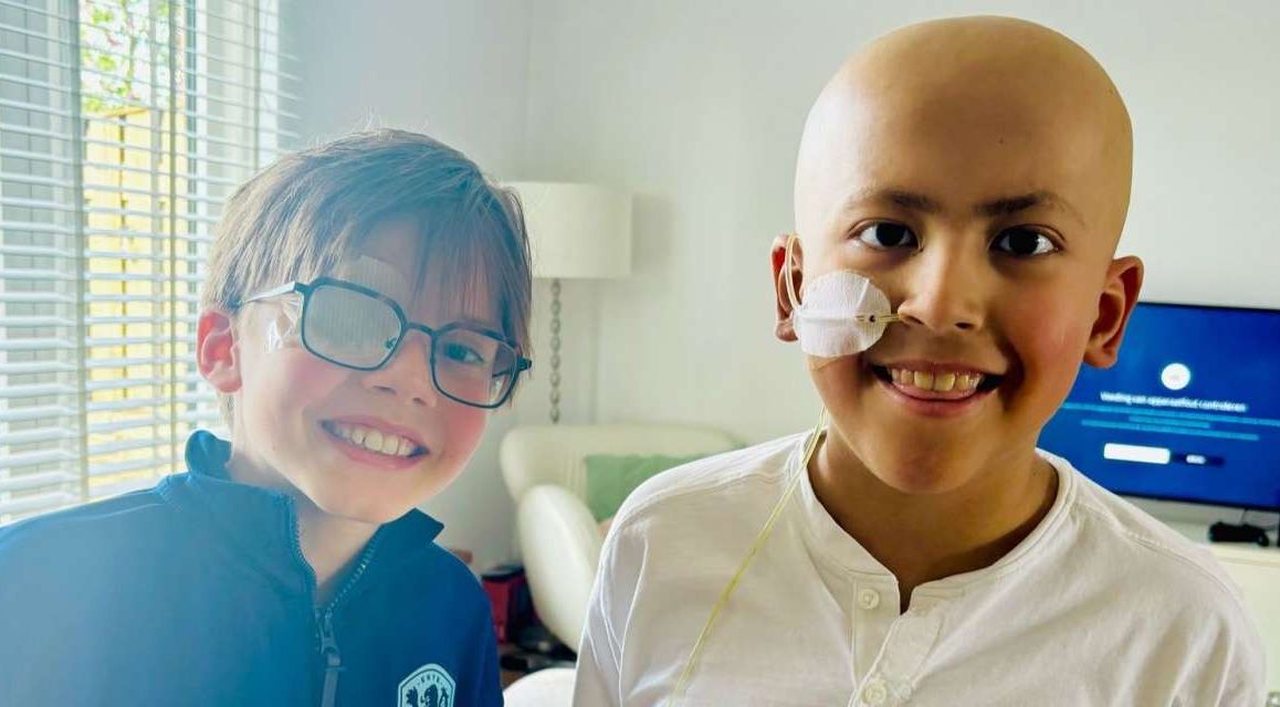 Sam (11) haalde al 20.000 euro op voor KiKa met fietstocht van Maastricht naar Stad voor overleden v