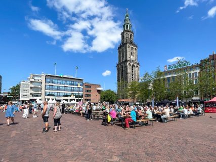 Feest bij Poelebrug tijdens Groningse 4daagse: “Podium met dj’s”