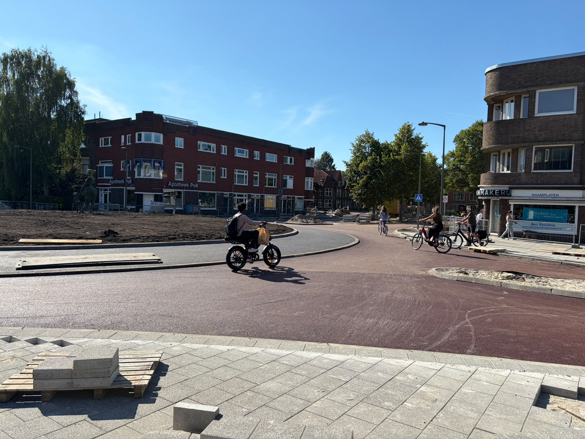 Fietsers negeren afzetting bij werkzaamheden op rotonde Korreweg