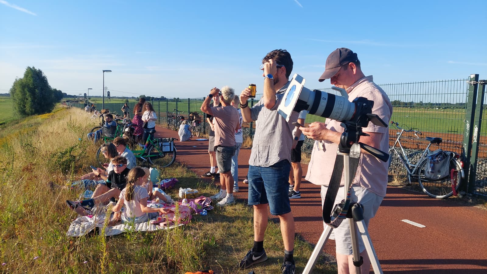 Groningen geniet van zeldzame zonsverduistering: “Alsof er een onweersbui aankomt”