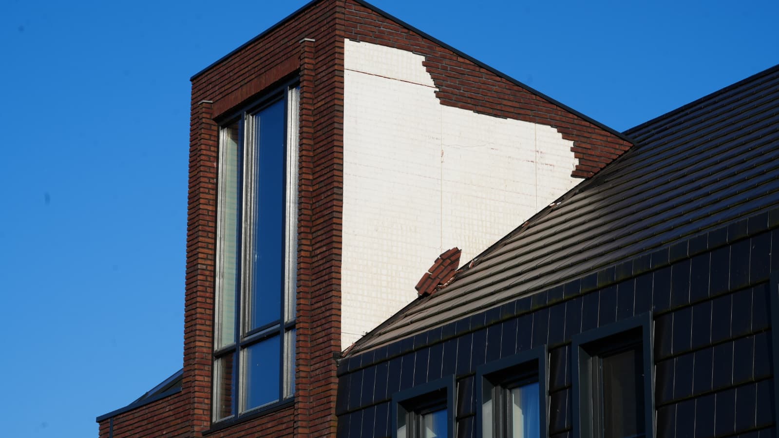 Gedeelte van gevel valt van woning in Meerstad