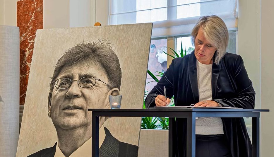 Condoleanceboek op Stadhuis en online voor overleden oud-burgemeester Jacques Wallage