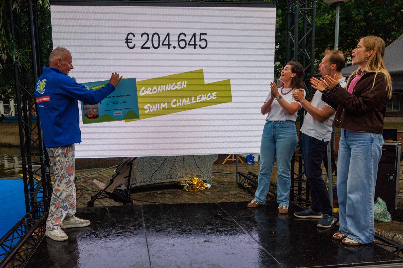 Twaalfde Groningen Swim Challenge haalt ruim 204.000 euro op voor onderzoek naar kanker