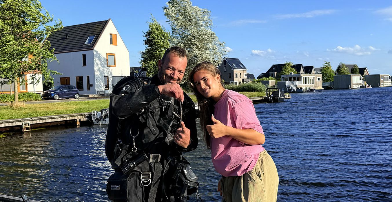 Duiker vindt gouden armband van oma terug in Meerstad
