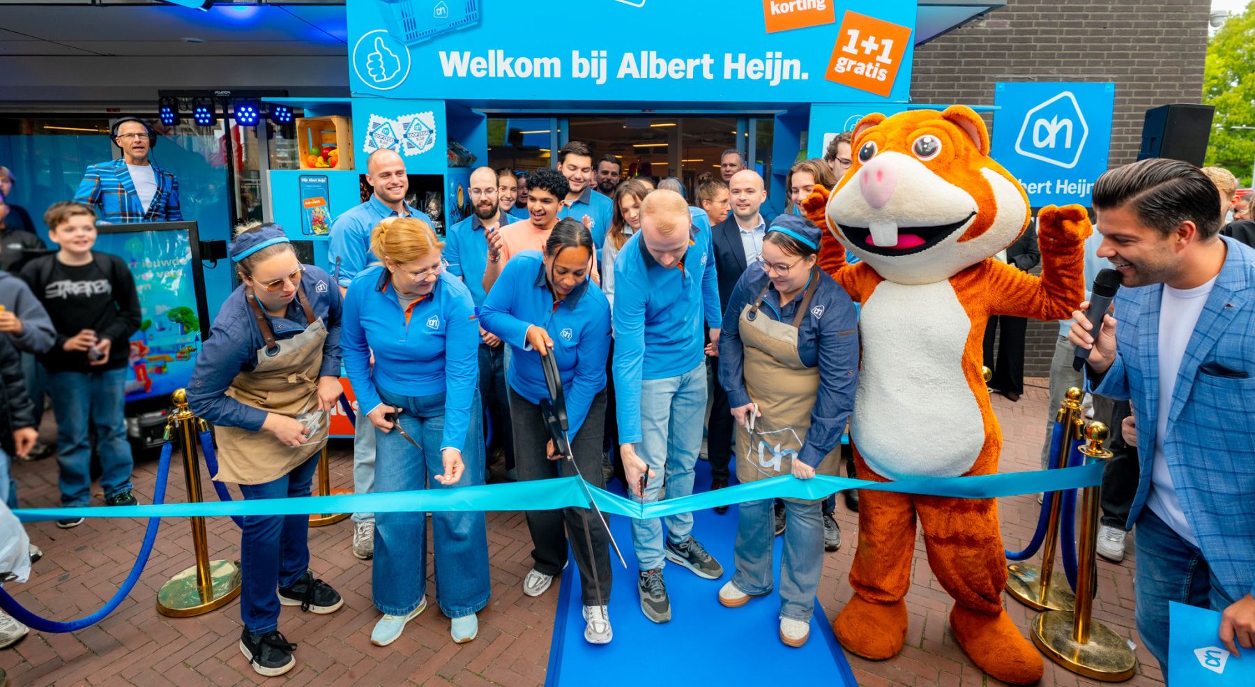 Vernieuwde AH in De Wijert is weer open na maand verbouwing
