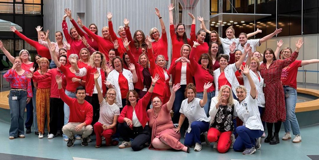 Rode verlichting en rode kleding bij UMCG voor meer aandacht voor hartziekten bij vrouwen