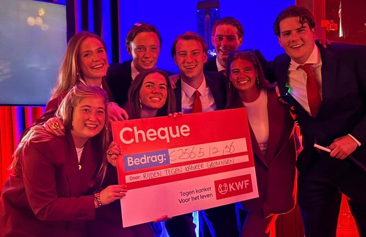 Studenten halen ruim 2,5 ton op voor KWF met ‘Rijden tegen Kanker’: “Iets kunnen doen op het moment 