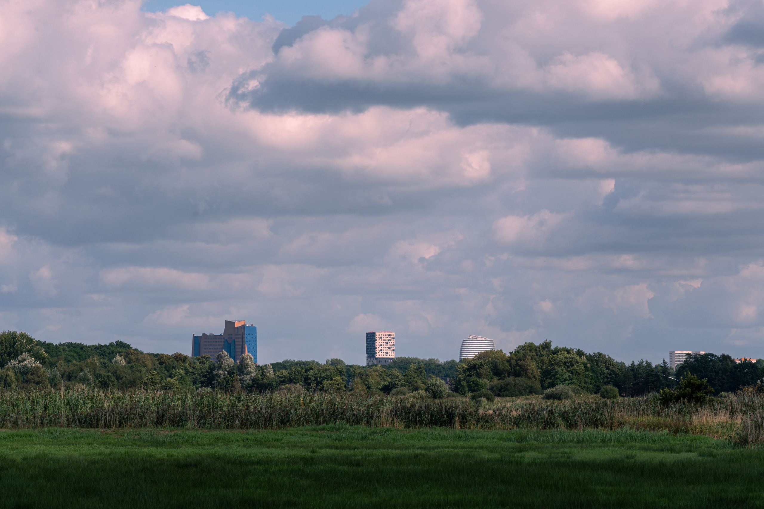 “Woensdag buien met kans op onweer, vrijdagochtend flink nat”