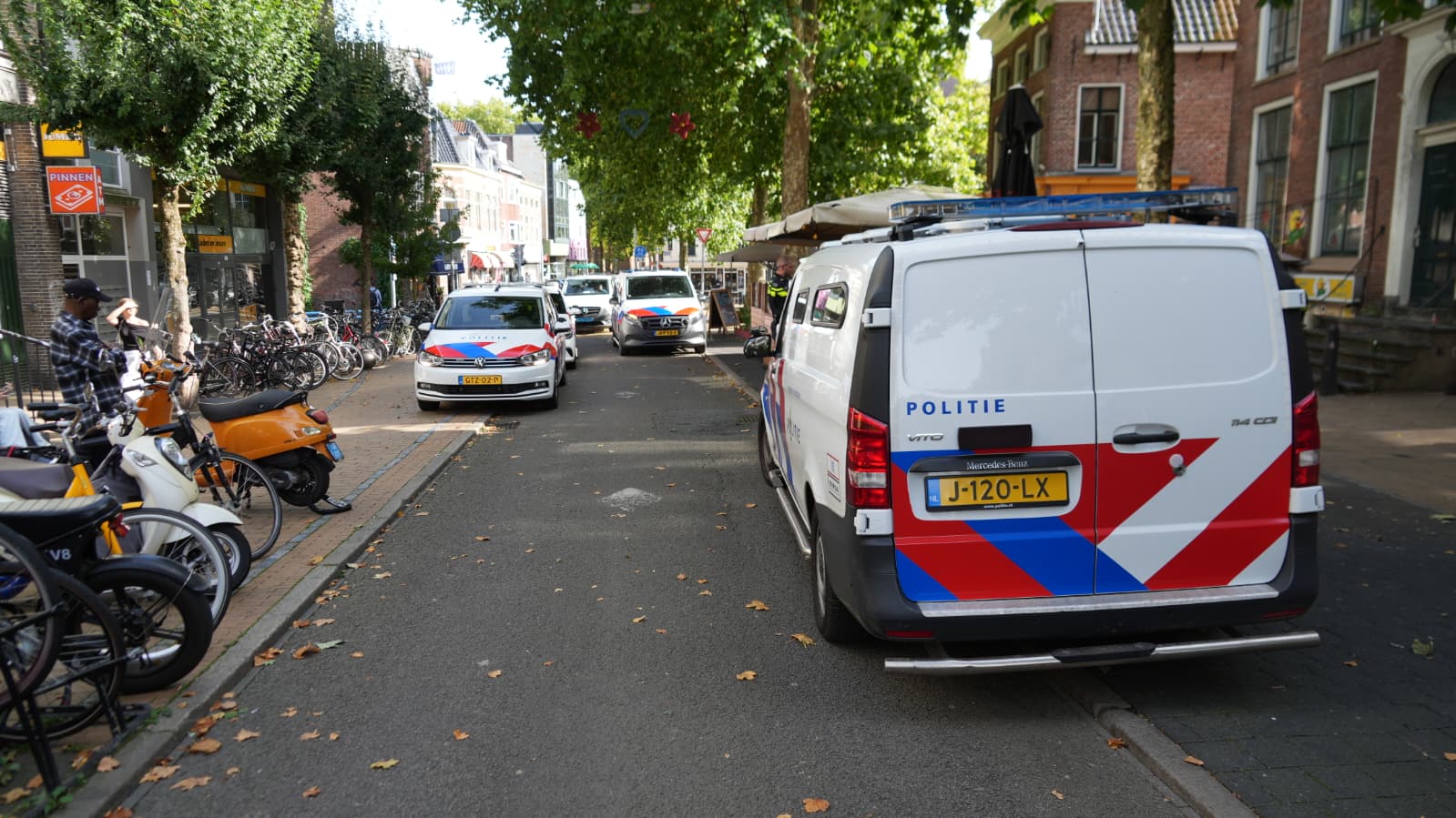 Veel politie naar Oosterstraat vanwege vechtpartij
