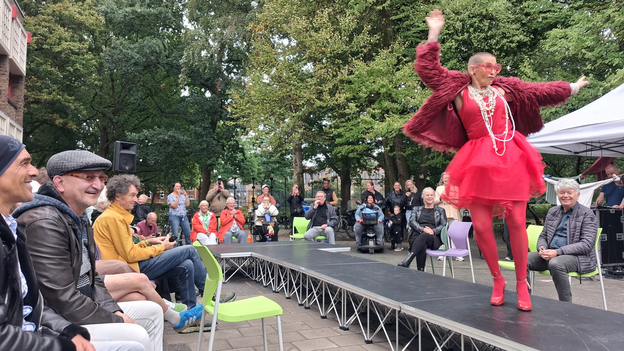 Grijs! Festival in Oosterparkwijk trekt veel belangstelling: “De indruk is goud” (foto’s)