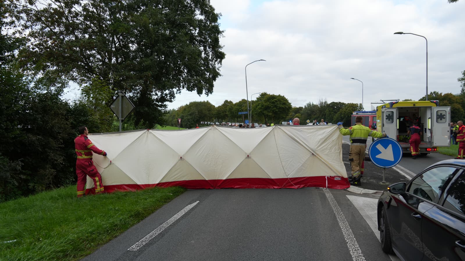 Fietser ernstig gewond bij verkeersongeluk op N361, weg in beide richtingen dicht