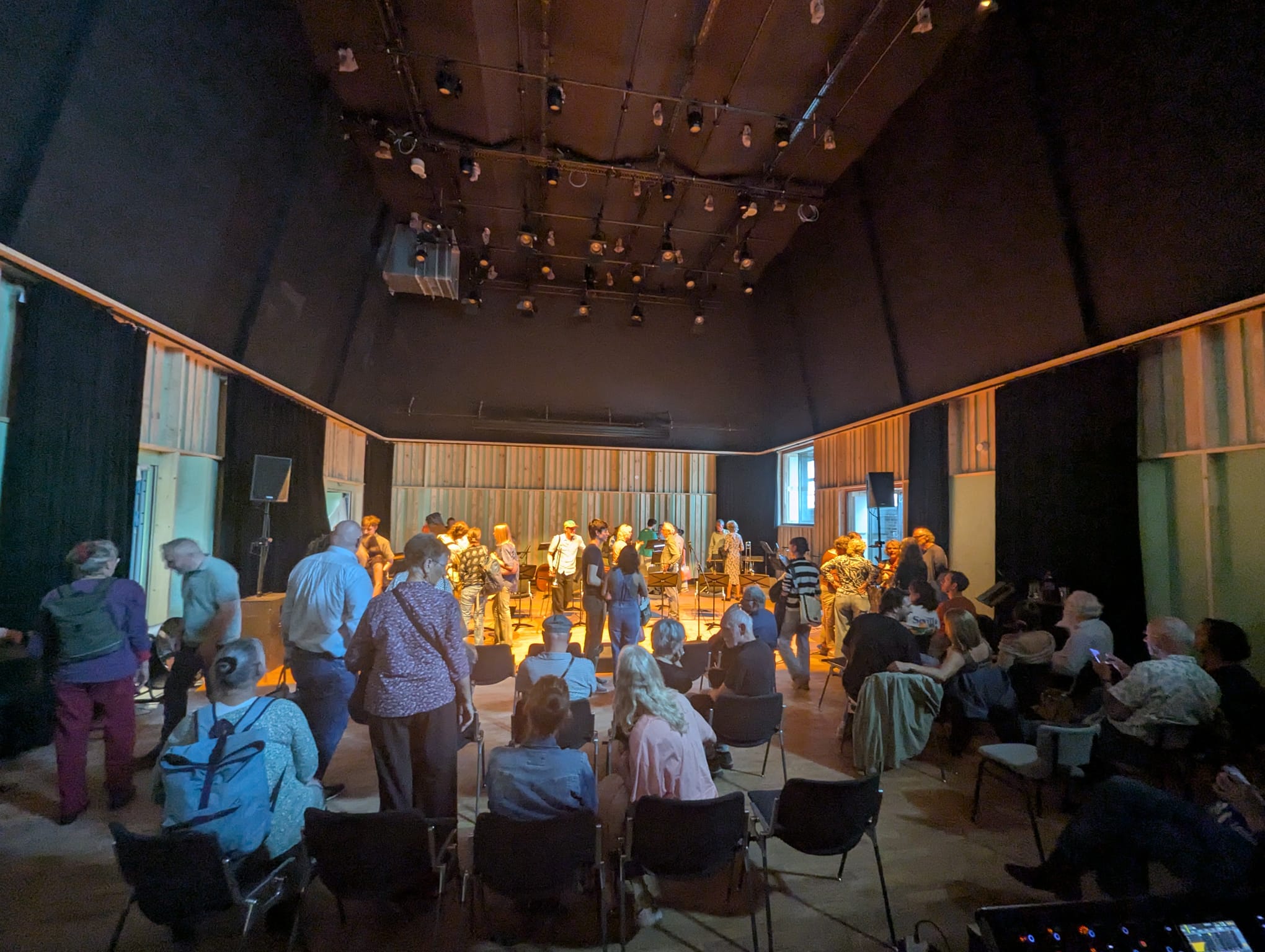 Veel belangstelling voor opening cultuurcentrum Tumult: “Heel mooi dat bezoekers direct van ‘ons’ ge