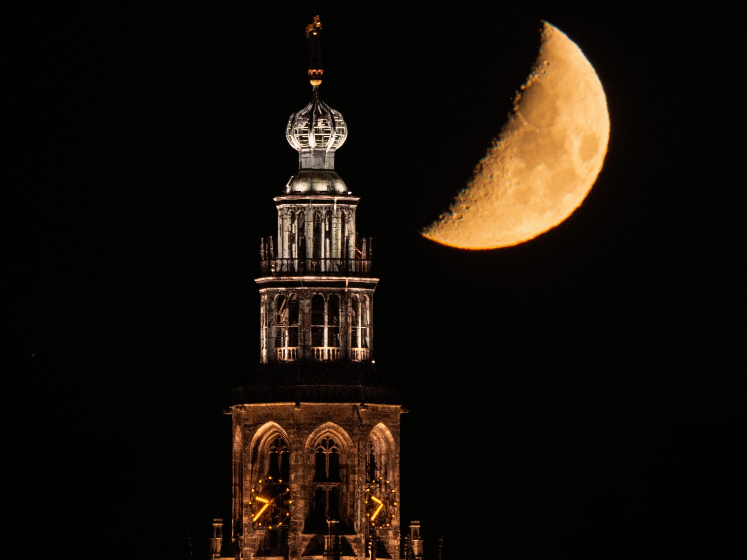 ‘Zondag bewolkt en buien, komende dagen zon maar fris’