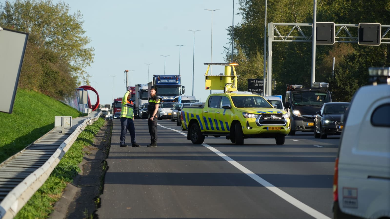 File op A7 door kop-staartbotsing