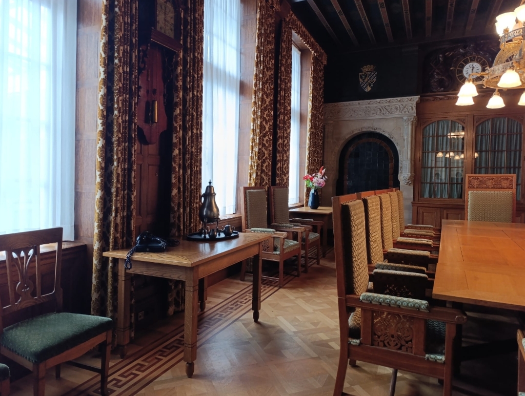 Oude Bestuurskamer UMCG heropent met nieuw servies