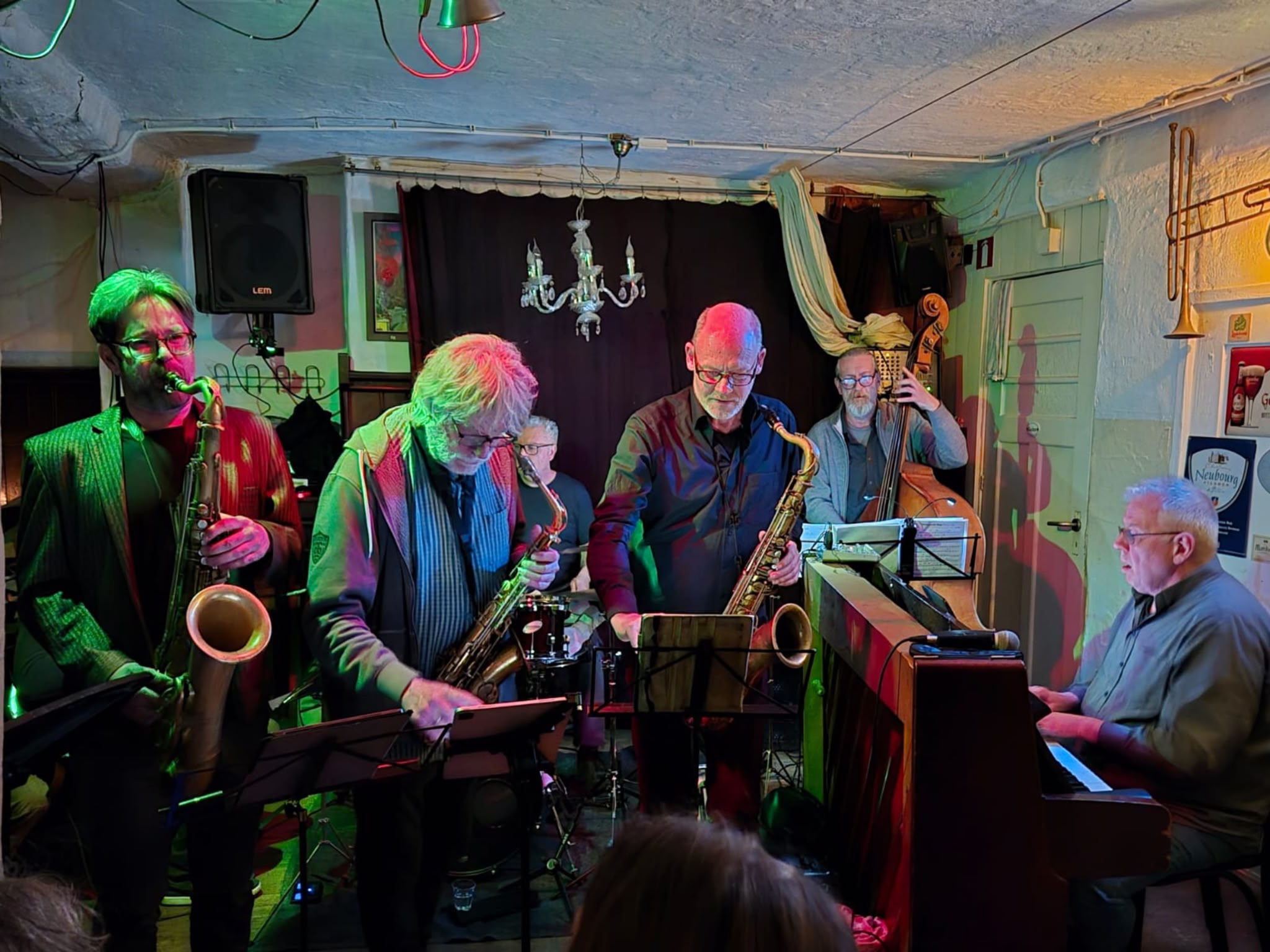Al 35 jaar elke dinsdag live jazz in De Smederij: “Muziek slaat bruggen tussen werelden”
