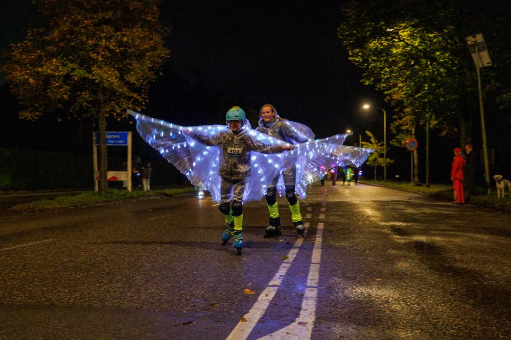Kleurrijke en feestelijke 4Mijl4You trotseert regen en wind: “Geen stress, alleen maar vrolijkheid” 