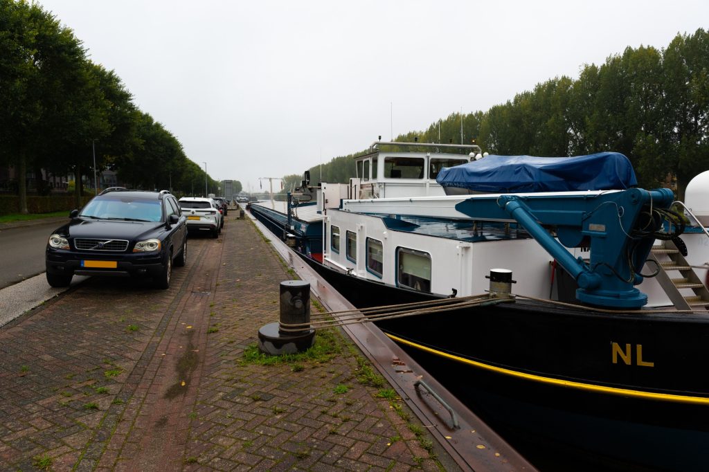 Zeven jaar na unaniem raadsbesluit nog altijd gebrom en stank aan Ulgersmaweg: “Situatie leidt tot chagrijn”